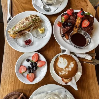 The best Coffee shops and Cafés in Moshi for pizza and meetings