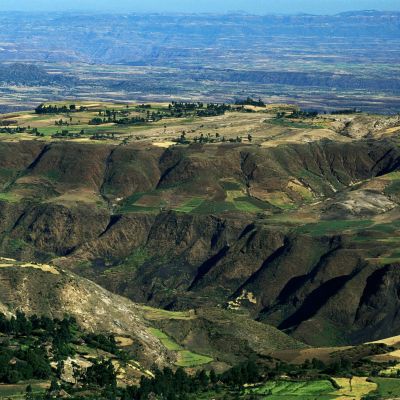 What are the characteristics of East African Rift Valley and how it is formed? What is the impact of the fault in the Rift Valley?