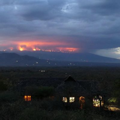 Hundreds struggle to contain fire on slopes of Kilimanjaro