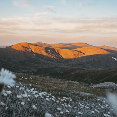 Hiking Mount Kosciuszko, the highest mountain in Australia
