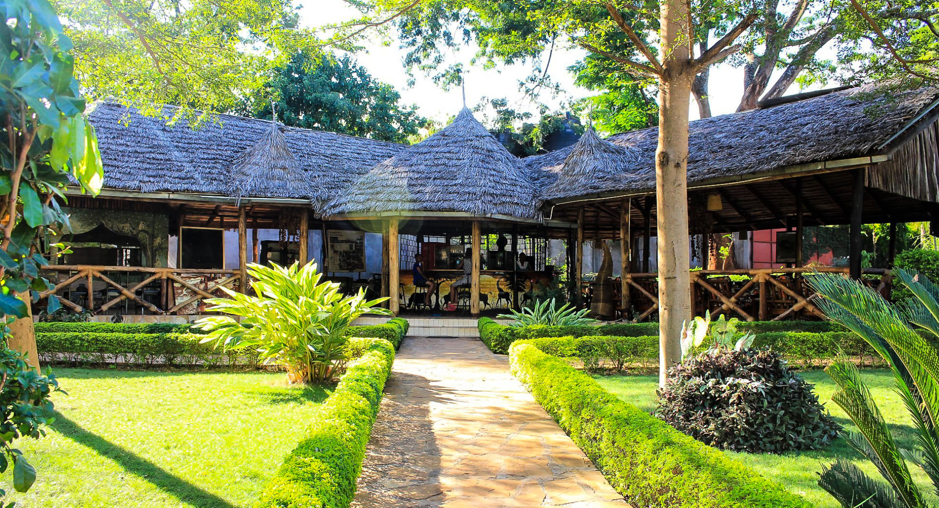 Chanya Lodge