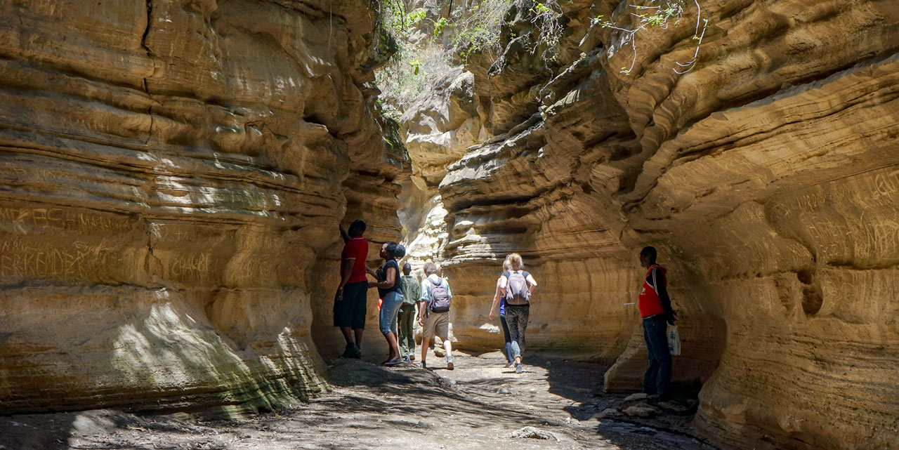 Hiking Hells gate