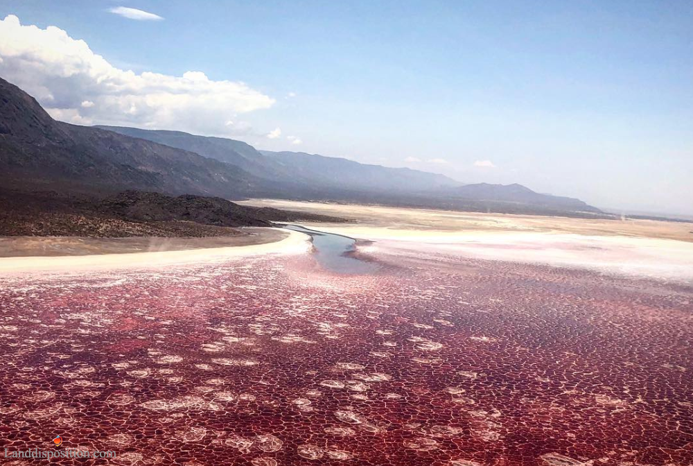 Lake natron red