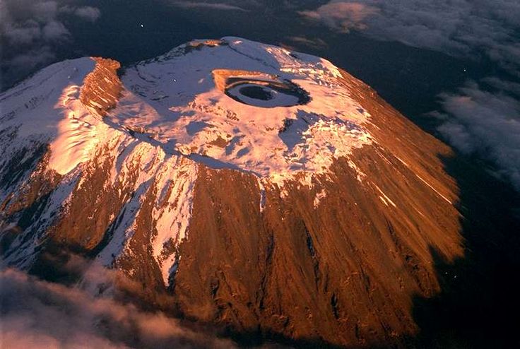 El Volcan Kilimanjaro Tanzania Mount Kilimanjaro Volcano In Tanzania